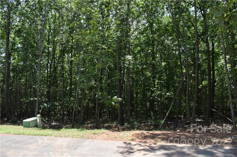 Property image 2 at 401 Spanish Oak Lane, Gastonia, NC 28056