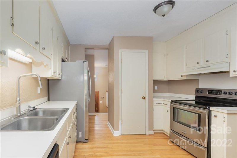 Property image 3 at 7717 Saint Moritz Lane, Charlotte, NC 28226