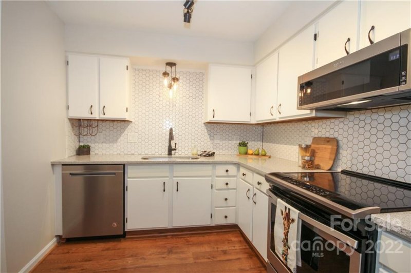 Property image 5 at 1052 Churchill Downs Court, Charlotte, NC 28211