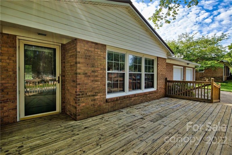 Property image 4 at 914 S Magnolia Street, Mooresville, NC 28115