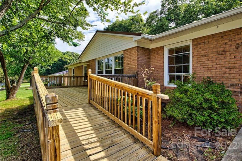 Property image 5 at 914 S Magnolia Street, Mooresville, NC 28115