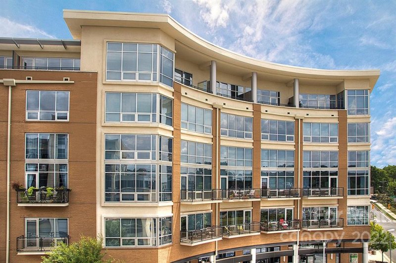 1133 Metropolitan Avenue