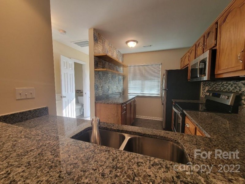 Property image 2 at 3811 Mosscroft Lane, Charlotte, NC 28215