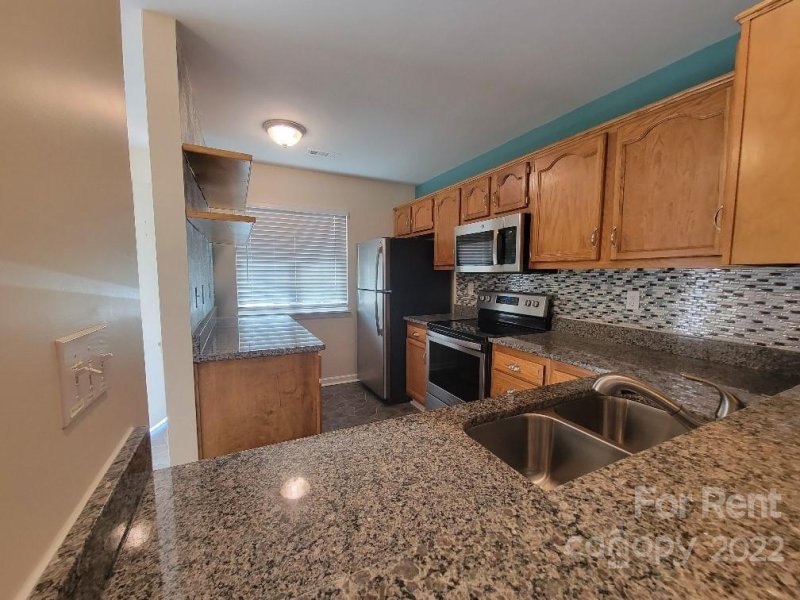 Property image 3 at 3811 Mosscroft Lane, Charlotte, NC 28215