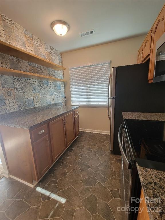 Property image 4 at 3811 Mosscroft Lane, Charlotte, NC 28215