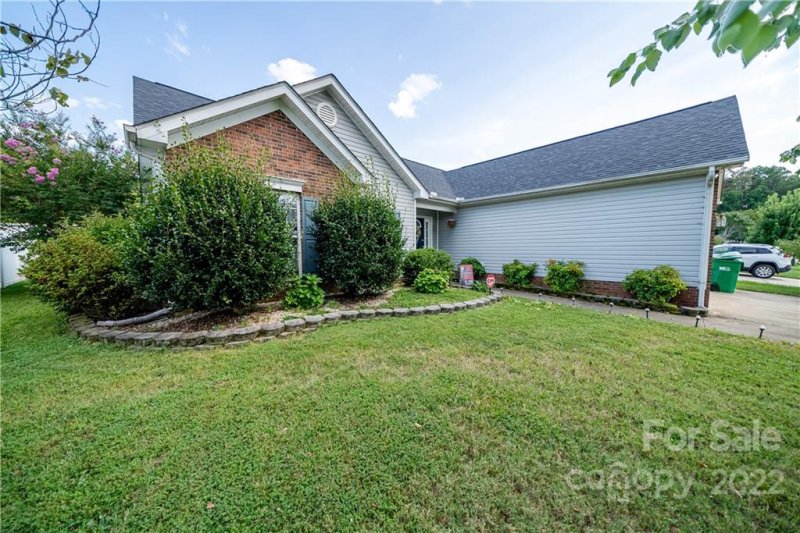 Property image 2 at 568 Scarlet Leaf Lane, Oakboro, NC 28129