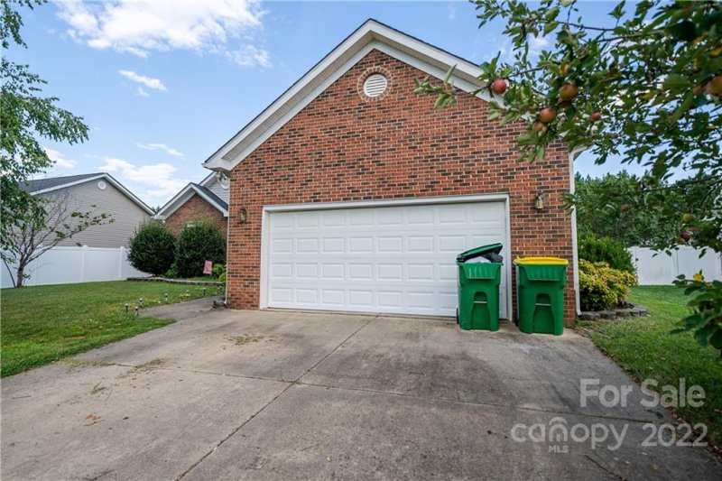 Property image 3 at 568 Scarlet Leaf Lane, Oakboro, NC 28129