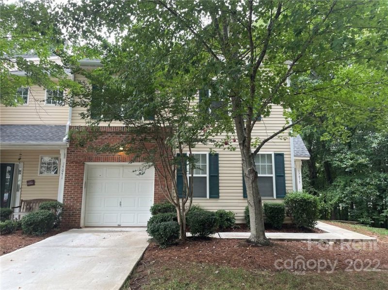 17075 Commons Creek Drive