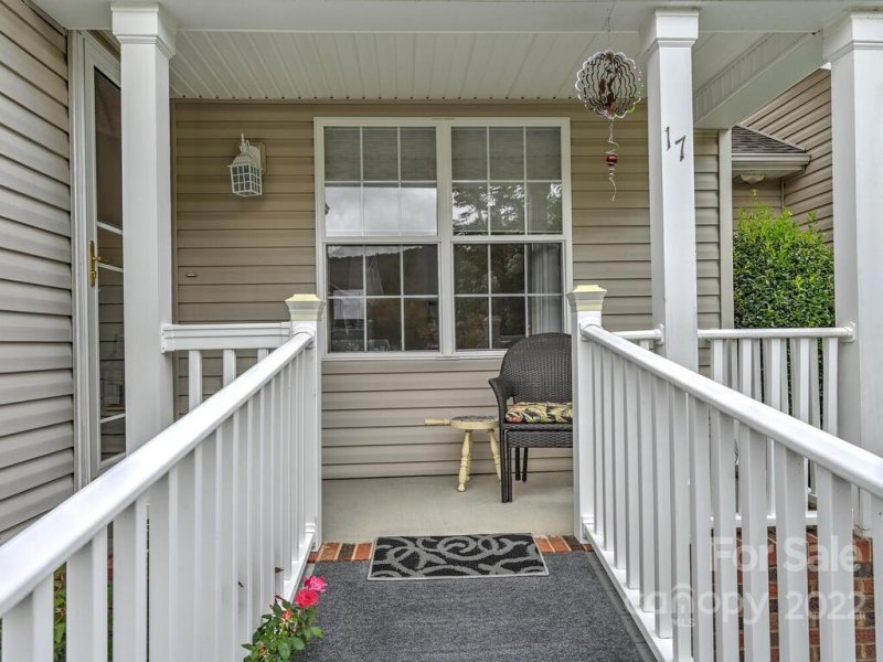 Property image 3 at 17 S Woodridge View Court, Hendersonville, NC 28791