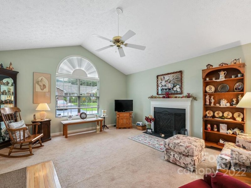 Property image 5 at 17 S Woodridge View Court, Hendersonville, NC 28791