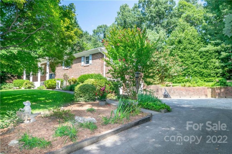 Property image 3 at 222 Shannon Road, Hendersonville, NC 28791