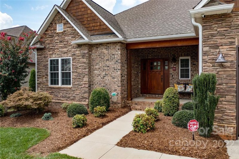 Property image 3 at 1482 Kensington Park Court, Hickory, NC 28602