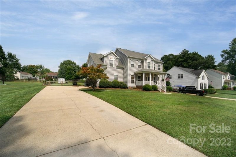 Property image 2 at 122 Summerbrook Lane, Mooresville, NC 28117