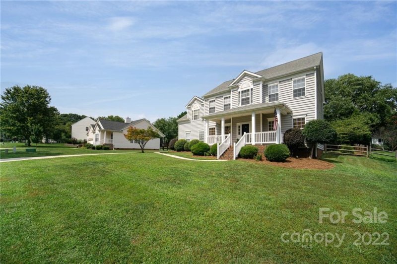 Property image 3 at 122 Summerbrook Lane, Mooresville, NC 28117