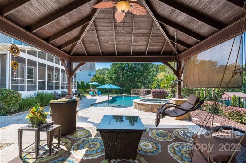 Bridlestone, Pineville Community