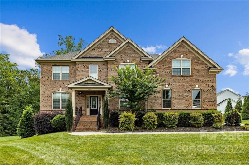1076 Lake Forest Drive