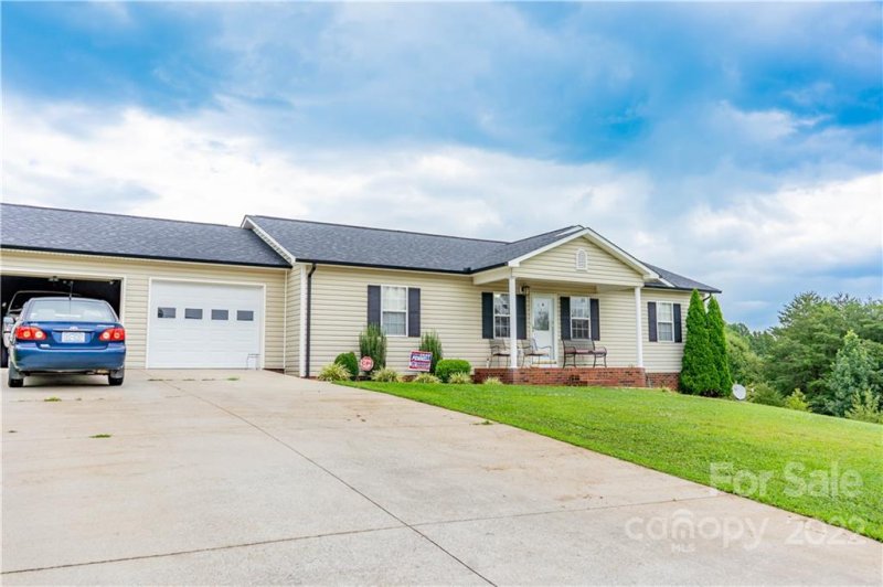 Property image 3 at 6449 Ridgeview Circle, Granite Falls, NC 28630