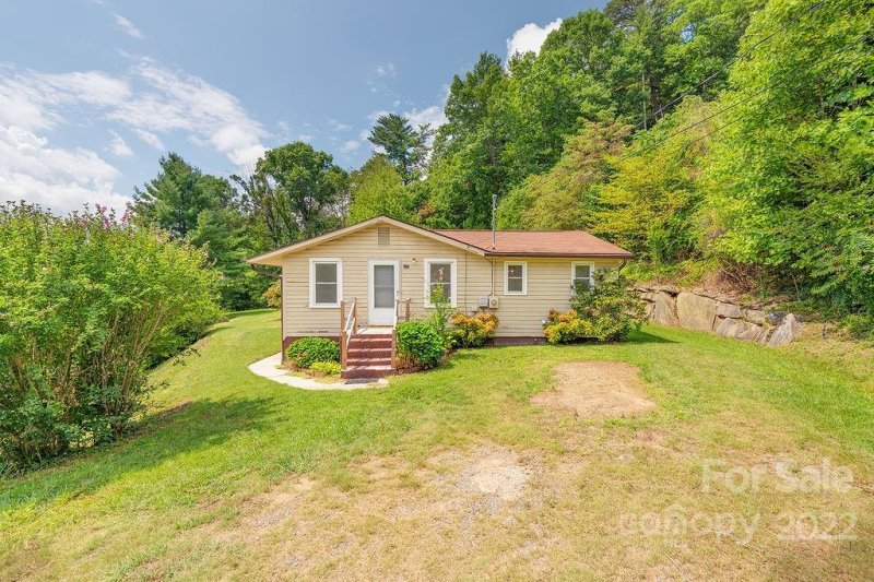 Property image 2 at 120 Pinecroft Road, Asheville, NC 28804