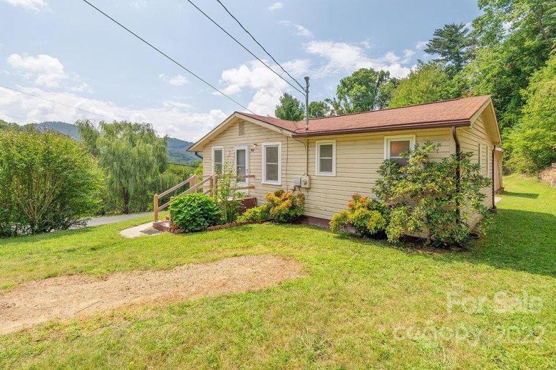 Property image 3 at 120 Pinecroft Road, Asheville, NC 28804