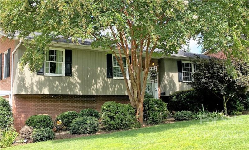 Property image 2 at 731 10th Street Drive, Hickory, NC 28601