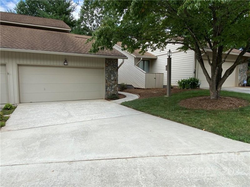 Property image 2 at 102 Cloverleaf Lane, Asheville, NC 28803