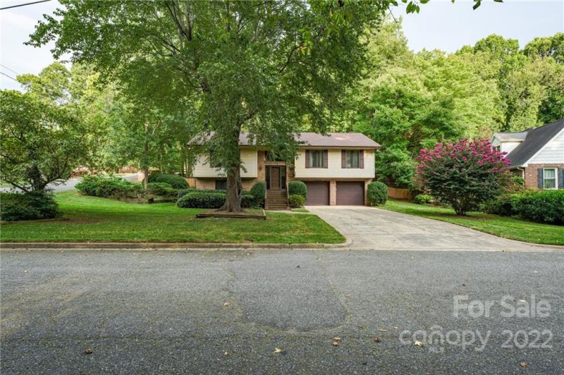 Property image 2 at 1300 Dumbarton Road, Gastonia, NC 28054