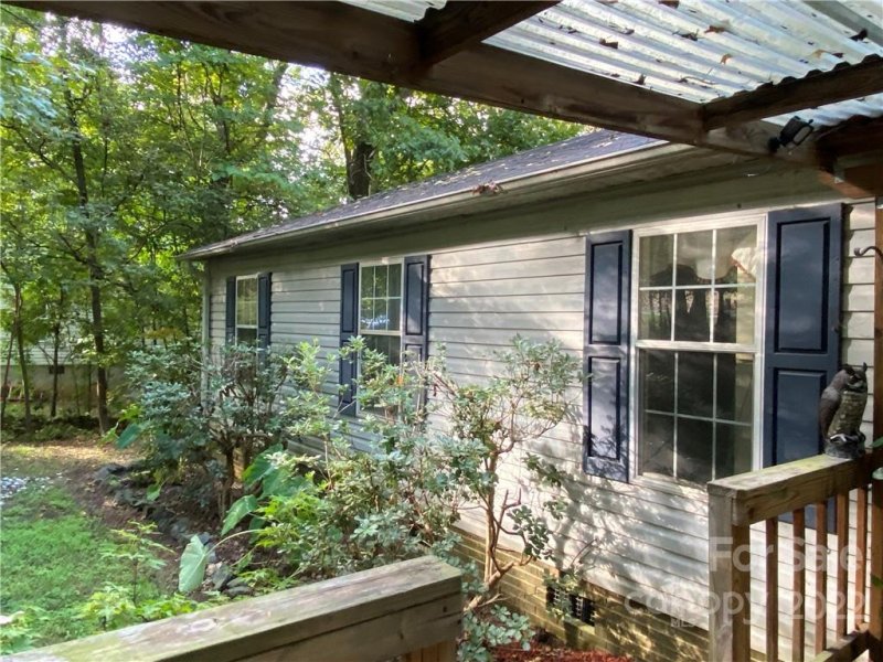 Property image 4 at 725 Breezewood Drive, Charlotte, NC 28262