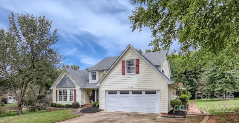 Property image 2 at 10400 Takeridge Court, Charlotte, NC 28277