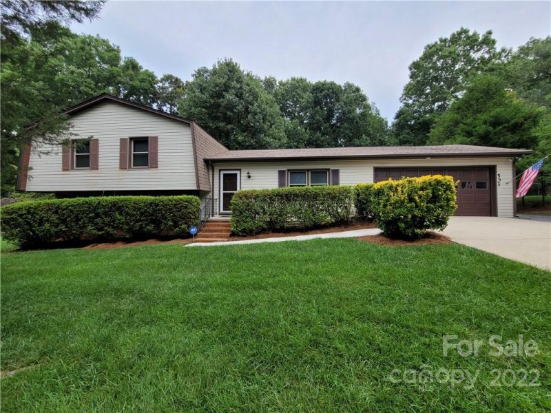 Property image 2 at 503 Randa Drive, Statesville, NC 28625