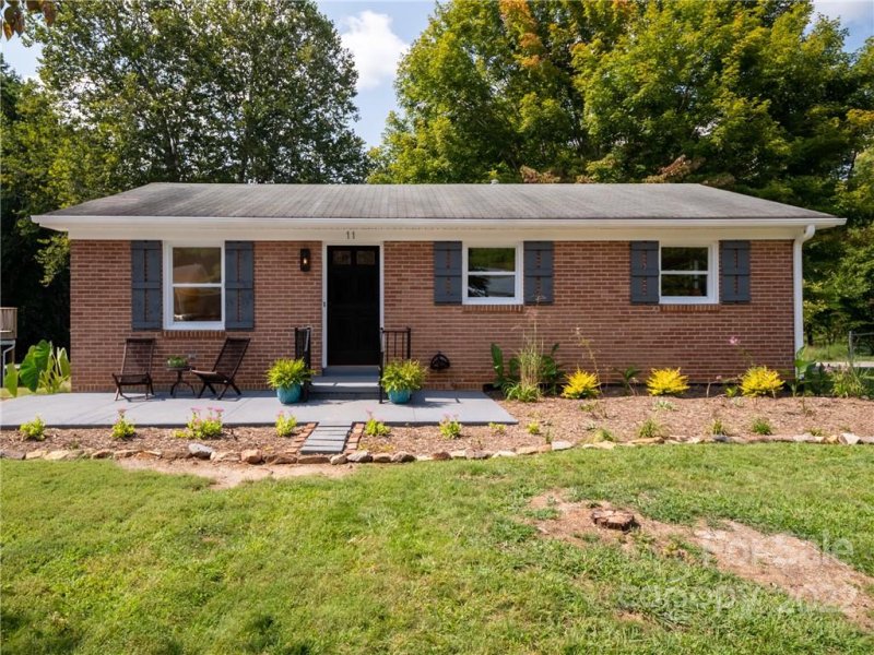 Property image 2 at 11 Birchwood Lane, Asheville, NC 28805