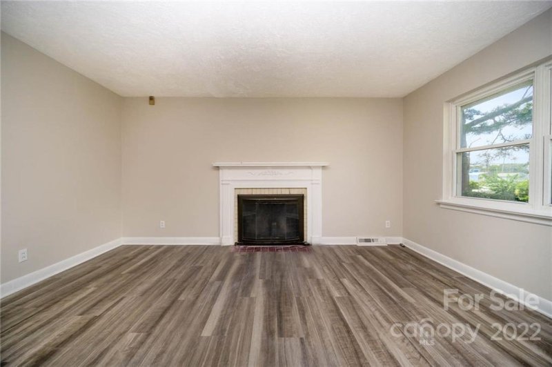 Property image 3 at 200 Owen Boulevard, Charlotte, NC 28213