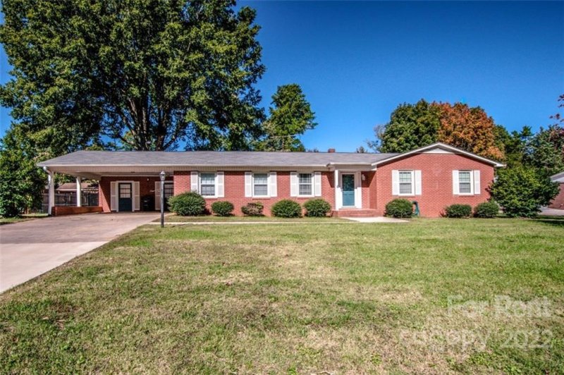 Property image 2 at 817 Woods Drive, Statesville, NC 28677