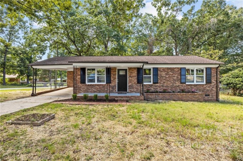 Property image 2 at 203 Witten Lane, Gastonia, NC 28052