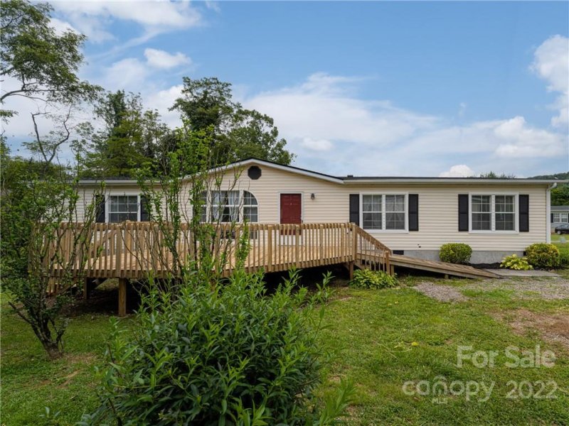 Property image 2 at 8 Gossamer Lane, Swannanoa, NC 28778