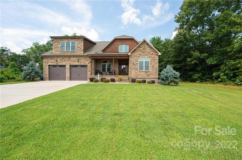 Property image 3 at 1506 Kensington Park Court, Hickory, NC 28602