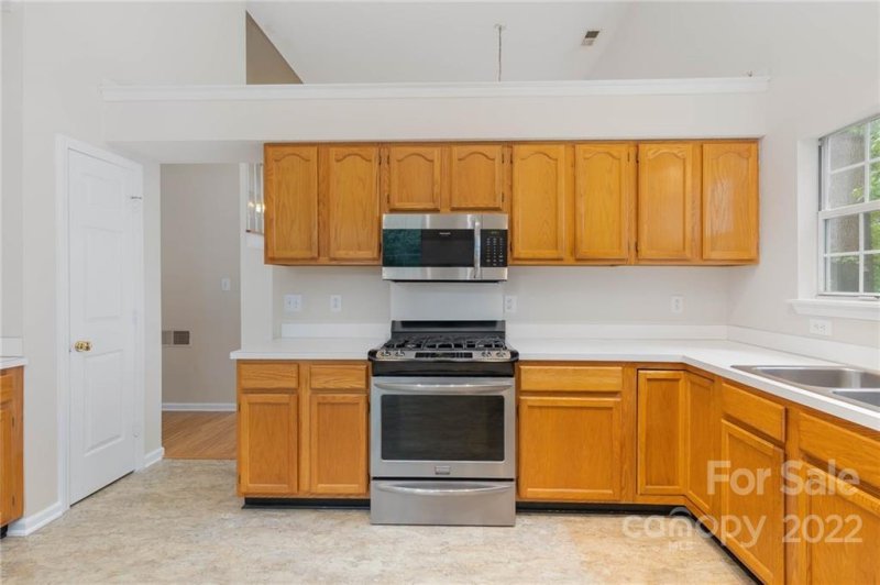 Property image 4 at 3600 Briarthorne Drive, Charlotte, NC 28269