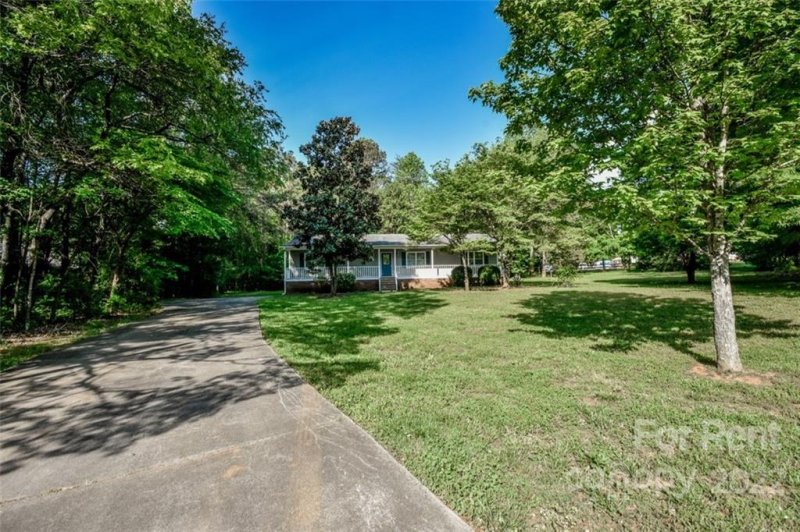 Property image 2 at 7730 Deer Track Drive, Denver, NC 28037