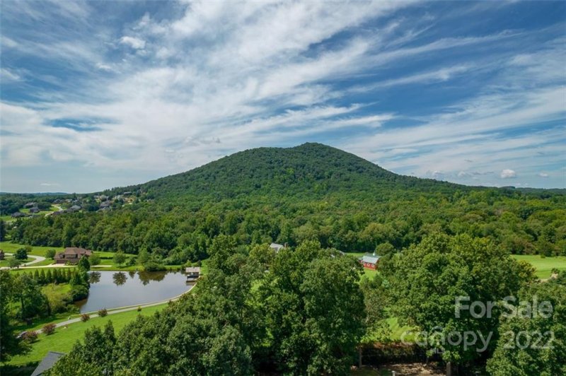 Property image 2 at 1341 Sweetbriar Lane, Hickory, NC 28602