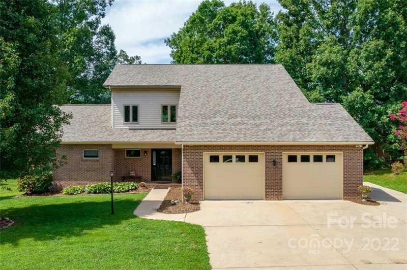 Property image 4 at 1341 Sweetbriar Lane, Hickory, NC 28602