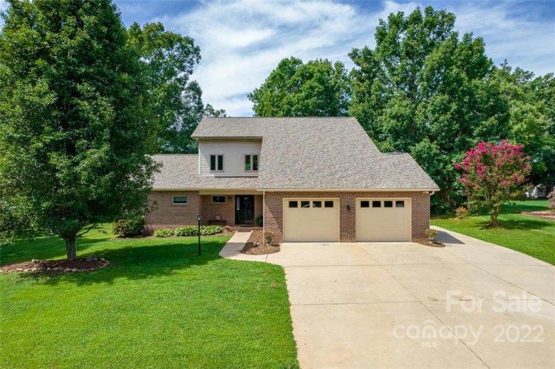 Property image 5 at 1341 Sweetbriar Lane, Hickory, NC 28602