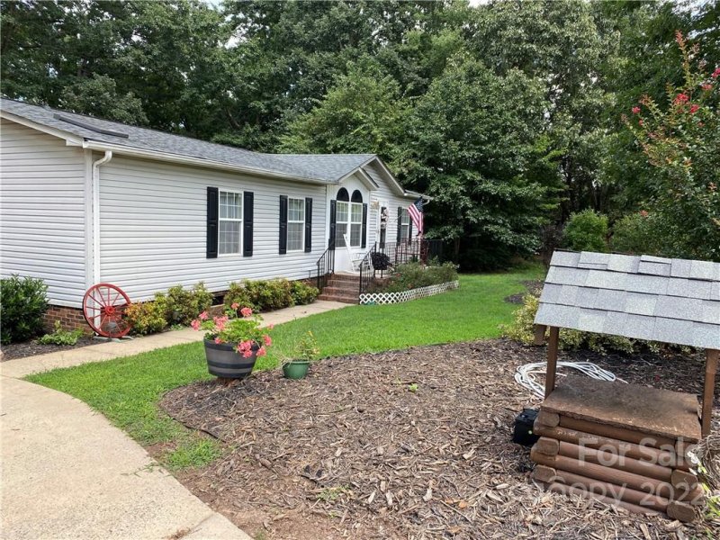 Property image 3 at 110 Sailwinds Road, Mooresville, NC 28115