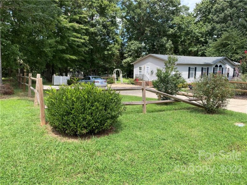 Property image 4 at 110 Sailwinds Road, Mooresville, NC 28115