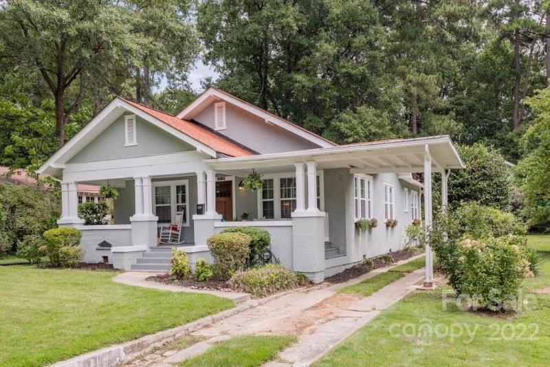 Property image 2 at 1010 S Belvedere Avenue, Gastonia, NC 28054