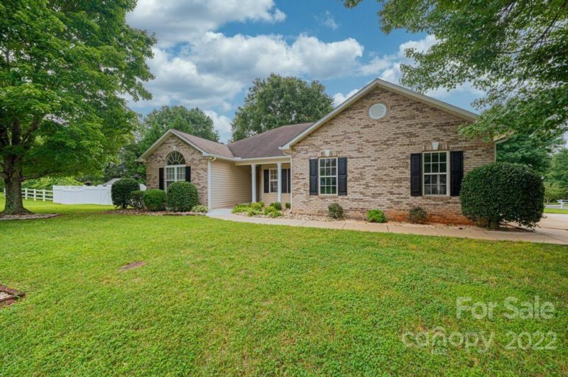 Property image 2 at 3239 St Vincent Drive, Claremont, NC 28610