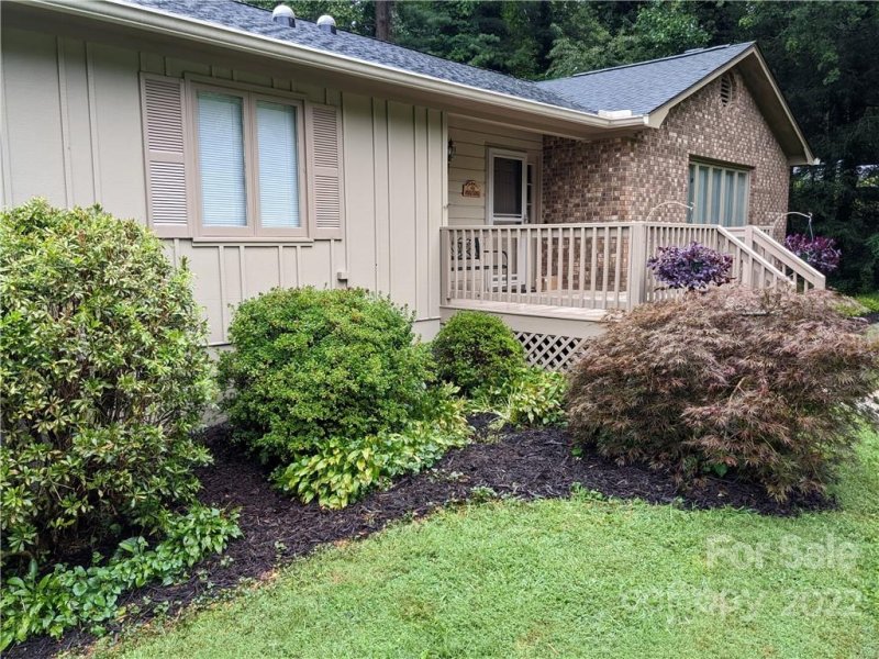 Property image 2 at 299 Viewcrest Drive, Hendersonville, NC 28739