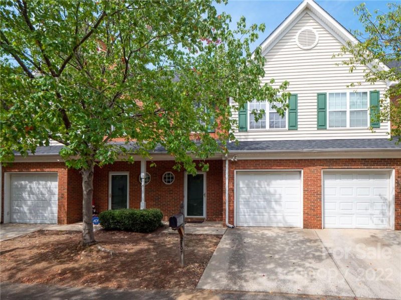 Property image 2 at 2107 Lennoxshire Square Court, Charlotte, NC 28210