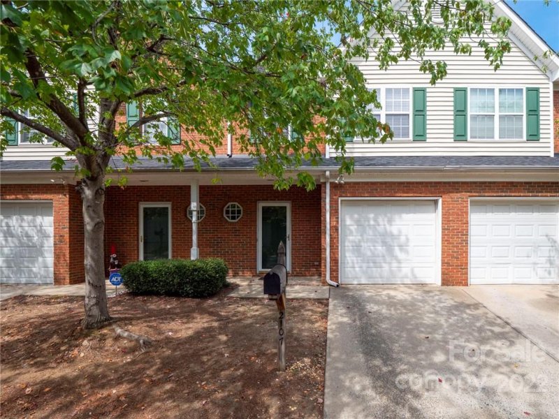 Property image 3 at 2107 Lennoxshire Square Court, Charlotte, NC 28210