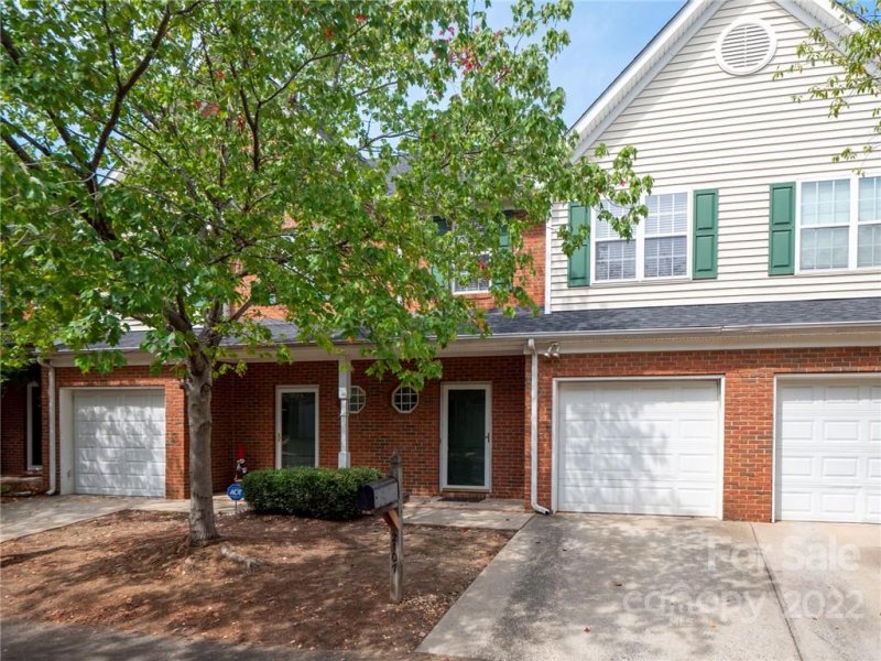 Property image 4 at 2107 Lennoxshire Square Court, Charlotte, NC 28210