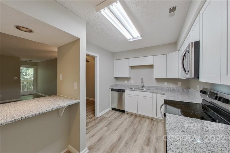 Property image 4 at 1052 Churchill Downs Court, Charlotte, NC 28211