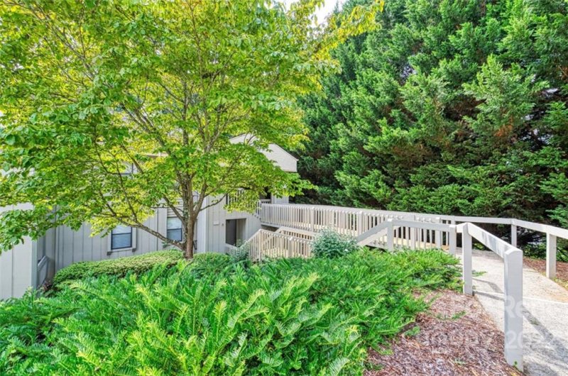 Property image 2 at 905 Abbey Circle, Asheville, NC 28805